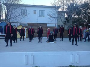 ΤΡΩΑΔΕΣ του Ευριπίδη από την ερασιτεχνική Ομάδα Aπartία! ΤΡΩΑΔΕΣ του Ευριπίδη από την ερασιτεχνική Ομάδα Aπartία!