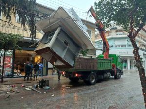 Το περίπτερο   στον πεζόδρομο της οδού Μ.Αλεξάνδρου