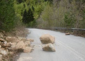 Βρέχει … κοτρόνες στην Παλιά Σκοτίνα