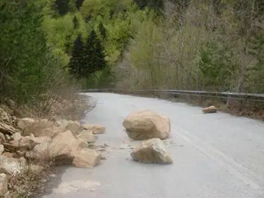 Βρέχει … κοτρόνες στην Παλιά Σκοτίνα Βρέχει … κοτρόνες στην Παλιά Σκοτίνα