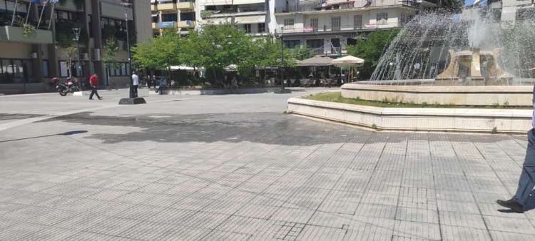 Δήμος Κατερίνης: Επιχείρηση «επισκευών & εκτεταμένου καθαρισμού» στο σιντριβάνι της πλατείας Δημαρχείου