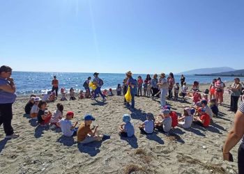 Εθελοντικός καθαρισμός της παραλίας Λεπτοκαρυάς από μαθητές των νηπιαγωγείων Δίου και (2ο 3ο) Λεπτοκαρυάς