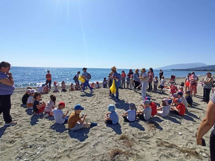 Εθελοντικός καθαρισμός της παραλίας Λεπτοκαρυάς από μαθητές των νηπιαγωγείων Δίου και (2ο 3ο) Λεπτοκαρυάς
