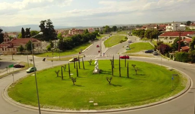 Εξωραΐζεται ο κυκλικός κόμβος στο ύψος της Αγίας Αικατερίνης