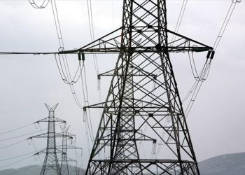 Μεγάλο «ψαλίδι» στην κατανάλωση ρεύματος και βενζίνης