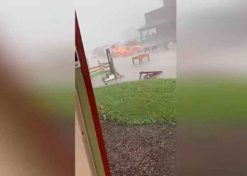 Ντερέτσο: Το φαινόμενο κακοκαιρίας που σαρώνει στον Καναδά – Διπλασιάστηκαν οι νεκροί, χιλιάδες σπίτια χωρίς ρεύμα