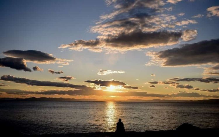 Ο Καιρός Σήμερα: Αίθριος με παροδικές νεφώσεις Ο Καιρός Σήμερα: Αίθριος με παροδικές νεφώσεις