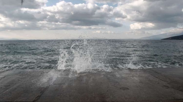 Ο Καιρός Σήμερα: Επιδείνωση με κατά τόπους ισχυρές βροχές και καταιγίδες και ισχυρούς ανέμους