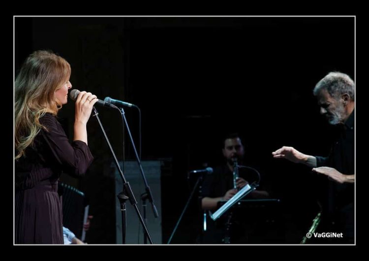 Ο Σταύρος Ξαρχάκος γράφει για την Ηρώ Σαΐα το ποντιακό τραγούδι "Αροθυμώ και τραγωδώ" Ο Σταύρος Ξαρχάκος γράφει για την Ηρώ Σαΐα το ποντιακό τραγούδι “Αροθυμώ και τραγωδώ”