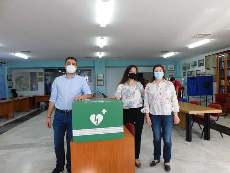 Προσφορά φορητού απινιδωτή στον Δήμο Δίου Ολύμπου από Συλλόγους του Λιτοχώρου