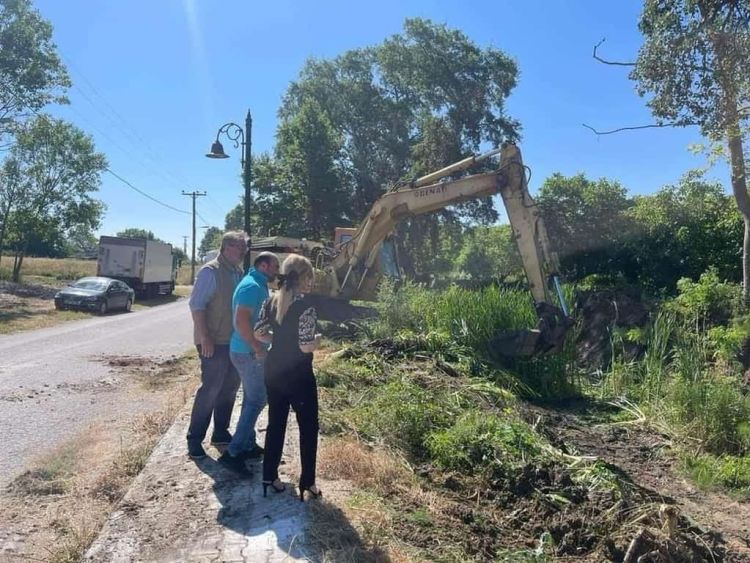 Π.Ε. Πιερίας: Συνεχίζονται οι τεχνικές παρεμβάσεις καθαρισμού του ρέματος στον Μακρύγιαλο
