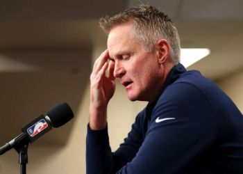 Τέξας: Ο προπονητής των Γουόριορς Στιβ Κερ κατακεραύνωσε τους γερουσιαστές για τη σφαγή