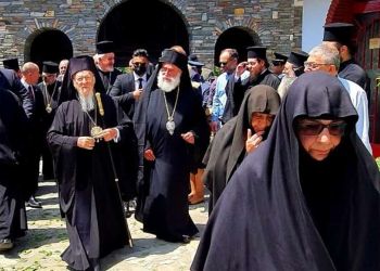 Τρισάγιο στον τάφο του μακαριστού μητροπολίτη Παύλου