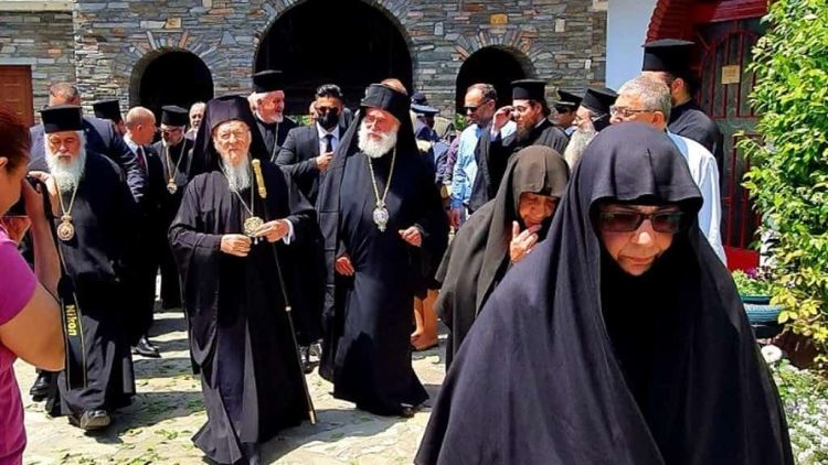 Τρισάγιο στον τάφο του μακαριστού μητροπολίτη Παύλου