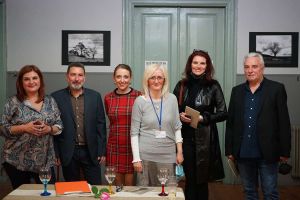 Blue Drops Of Ink – Έκθεση φωτογραφίας της Μένης Σεϊρίδου