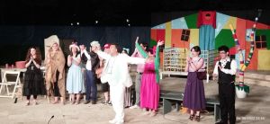 Φεστιβάλ Πάρκου: Ενθουσίασαν και καταχειροκροτήθηκαν........"ΟΙ ΗΛΙΘΙΟΙ" από το Θέατρο COMMEDIA Φεστιβάλ Πάρκου: Ενθουσίασαν και καταχειροκροτήθηκαν……..”ΟΙ ΗΛΙΘΙΟΙ” από το Θέατρο Commedia