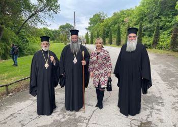 Η Αντιπεριφερειάρχης Πιερίας στα αποκαλυπτήρια του ανδριάντα του ήρωα Γερο-Καρατάσου του Δοβρινού στην Ι.Μ. Παναγίας Δοβρά Η Αντιπεριφερειάρχης Πιερίας στα αποκαλυπτήρια του ανδριάντα του ήρωα Γερο Καρατάσου του Δοβρινού στην Ι.Μ. Παναγίας Δοβρά