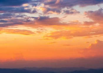 Καιρός Σήμερα: Αίθριος με νεφώσεις και βροχές Καιρός Σήμερα: Αίθριος με νεφώσεις και βροχές