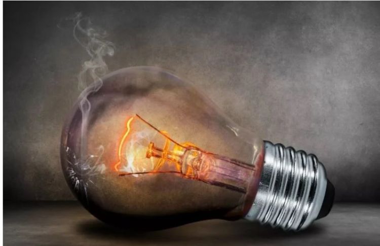 Λογαριασμοί ενέργειας: Κάλυψη της ρήτρας αναπροσαρμογής έως τις… εκλογές του 2023;