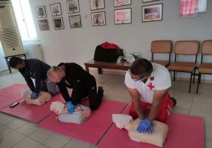 Εκπαιδευτικό Πρόγραμμα «ΠΡΩΤΕΣ ΒΟΗΘΕΙΕΣ ΓΙΑ ΠΟΛΙΤΕΣ» από το Περιφερειακό Τμήμα Ε.Ε.Σ Κατερίνης. Εκπαιδευτικό Πρόγραμμα «ΠΡΩΤΕΣ ΒΟΗΘΕΙΕΣ ΓΙΑ ΠΟΛΙΤΕΣ» από το Περιφερειακό Τμήμα Ε.Ε.Σ Κατερίνης.