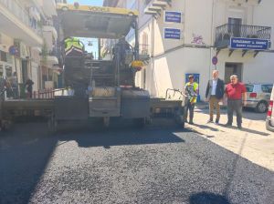 Κατερίνη: Ασφαλτοστρώσεις και παρεμβάσεις βελτίωσης οδών και πεζοδρομίων Κατερίνη: Ασφαλτοστρώσεις και παρεμβάσεις βελτίωσης οδών και πεζοδρομίων