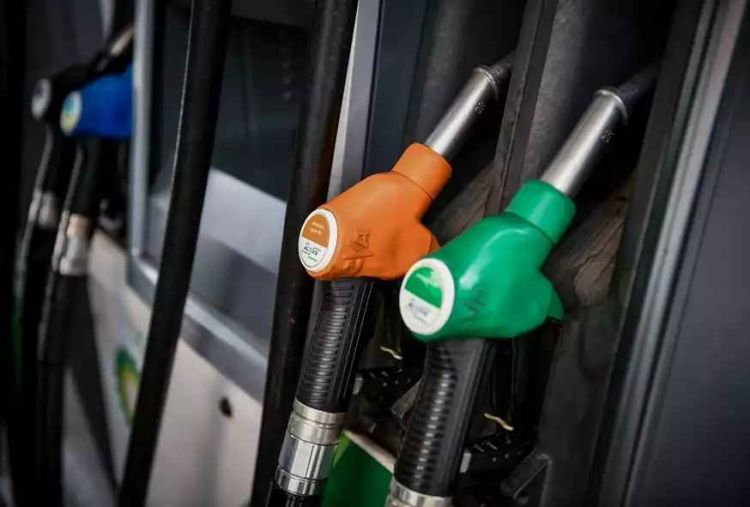 Ακρίβεια: «Φωτιά» η βενζίνη εν αναμονή του Fuel Pass – Σε συναγερμό η ΕΕ για διακοπή του ρωσικού φυσικού αερίου