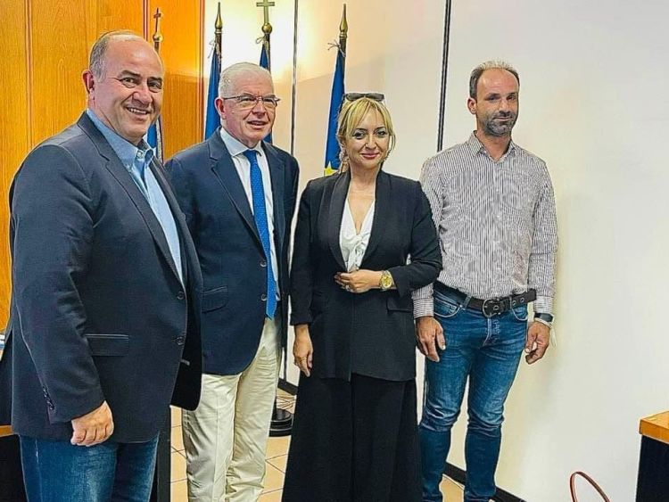 Ακτινίδια Πιερίας: Συνάντηση με τον Πρόεδρο του ΕΛΓΑ για την ακαρπία