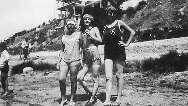 Από το «λουτρικόν ένδυμα» στο «μπανιερό» κι από το «μπανιερό» στο «μαγιό» Από το «λουτρικόν ένδυμα» στο «μπανιερό» κι από το «μπανιερό» στο «μαγιό»