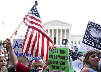 ΗΠΑ: Το δικαίωμα στην άμβλωση ανατράπηκε μετά από 50 χρόνια