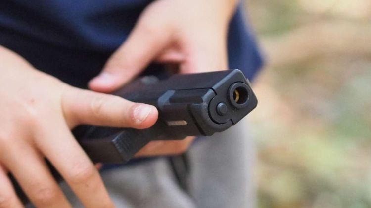 ΗΠΑ: 8χρονος σκότωσε βρέφος «παίζοντας» με το όπλο του πατέρα του – Τραυμάτισε ακόμα ένα παιδάκι