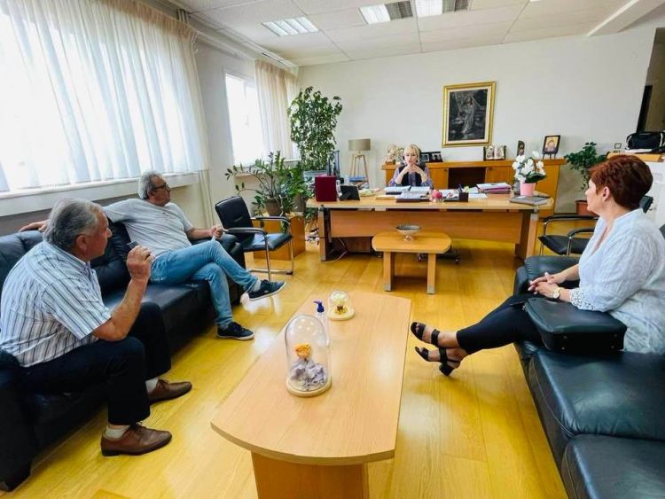 Η Αντιπεριφερειάρχης Πιερίας με τον Πρόεδρο και τοπικούς συμβούλους της τ.κ. Μεθώνης