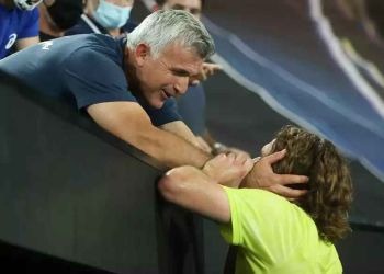 Η μεγάλη δικαίωση του Στέφανου και του Απόστολου Τσιτσιπά: Ιστορική απόφαση για το Coaching στο τένις