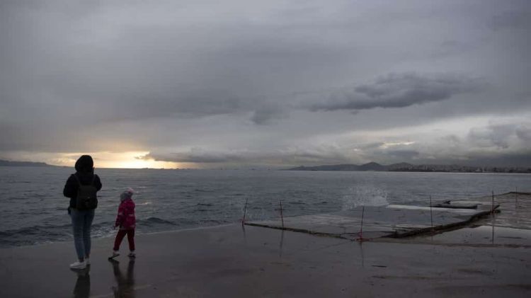 Καιρός: Πτώση θερμοκρασίας και βροχές – Που θα χρειαστούμε ομπρέλες