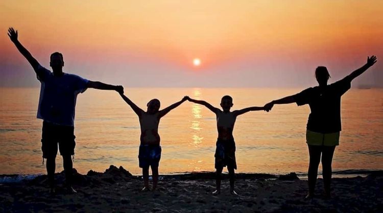 Καλοκαιρινές διακοπές: Πόσο θα κοστίσουν για 4 άτομα