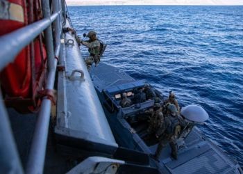 Μητσοτάκης στο Politico: Νομίζουν ότι μπορούν να συντρίψουν το ανθρώπινο πνεύμα με τον στρατιωτικό εκφοβισμό