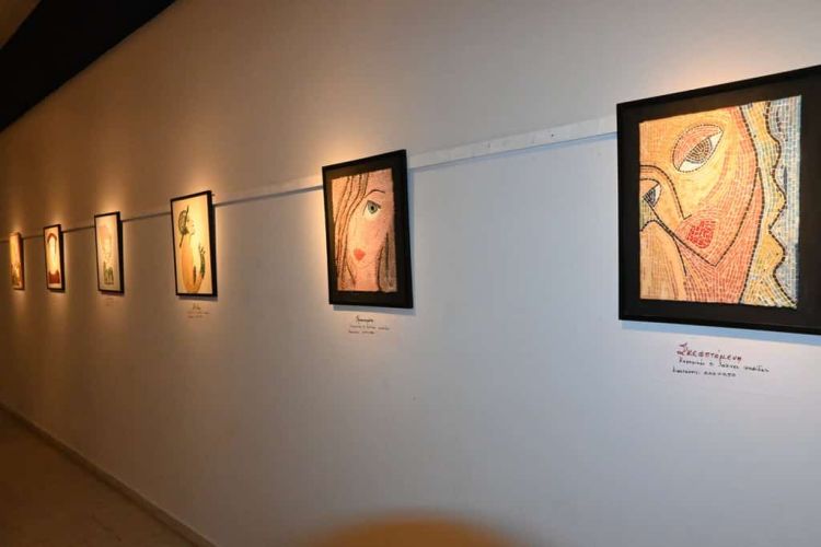 Μορφές - Ψηφίδες: Εικαστική έκθεση με την καλλιτεχνική ματιά της κ. Δώρας Μαυροματίδου Μορφές – Ψηφίδες: Εικαστική έκθεση με την καλλιτεχνική ματιά της κ. Δώρας Μαυροματίδου