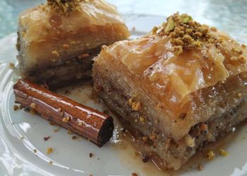 Μπακλαβάς με πρωϊνό καφέ