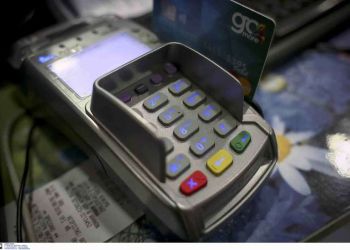 Οι Έλληνες άλλαξαν συνήθειες: Συναλλαγές ακόμη και κάτω των δύο ευρώ με κάρτες
