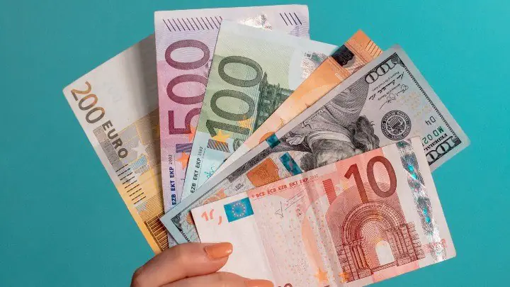 Οι περισσότεροι δεν θέλουν να γίνουν δισεκατομμυριούχοι αλλά «αρκούνται» έως τα 10 εκατ. Οι περισσότεροι δεν θέλουν να γίνουν δισεκατομμυριούχοι αλλά «αρκούνται» έως τα 10 εκατ.