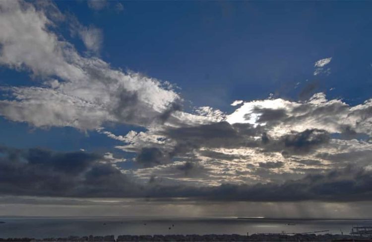 Ο Καιρός Σήμερα: Ηλιοφάνεια με λίγες νεφώσεις και τοπικές βροχές Ο Καιρός Σήμερα: Ηλιοφάνεια με λίγες νεφώσεις και τοπικές βροχές