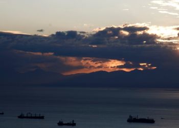 Ο Καιρός Σήμερα: Υψηλές θερμοκρασίες με νεφώσεις και με βροχές και σποραδικές καταιγίδες