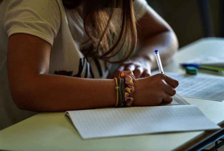 Πανελλήνιες 2022: Αυτά είναι τα θέματα της Νεοελληνικής Γλώσσας και Λογοτεχνίας Πανελλήνιες 2022: Αυτά είναι τα θέματα της Νεοελληνικής Γλώσσας και Λογοτεχνίας