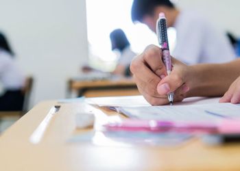 Πανελλαδικές 2022: Χαμηλότερες βαθμολογίες από πέρυσι στα περισσότερα μαθήματα