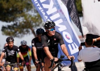 Παραολυμπιονίκης ξεκινάει τη διαδρομή Θεσσαλονίκη – Αθήνα με ποδήλατο για να στηρίξει παιδιά με καρκίνο