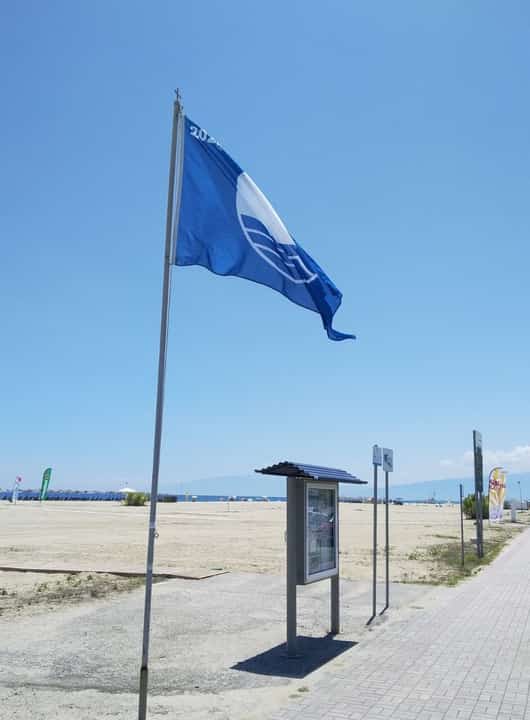 Σε Έξι Παραλίες Του Δήμου Κατερίνης Κυματίζει Η «Γαλάζια Σημαία»