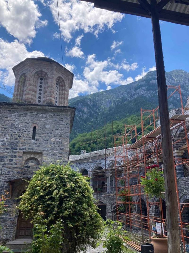 Σωτήρης Τζήμας: Ο 70Χρονος Αρχιτέκτονας Που Αναστηλώνει Το Παλιό Μοναστήρι Του Αγίου Διονυσίου Εν Ολύμπω