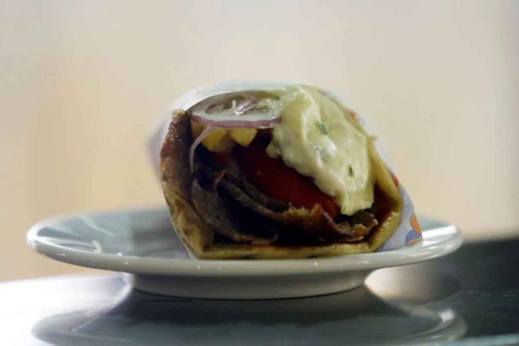 Το πιο ακριβό σουβλάκι στον κόσμο κοστίζει 17 ευρώ και το φτιάχνει Έλληνας του εξωτερικού