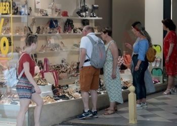 Υποχρεωτικά κλειστά τα εμπορικά καταστήματα την ημέρα του Αγίου Πνεύματος