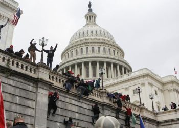 Financial Times: Οδεύει προς εμφύλιο πόλεμο η Αμερική;