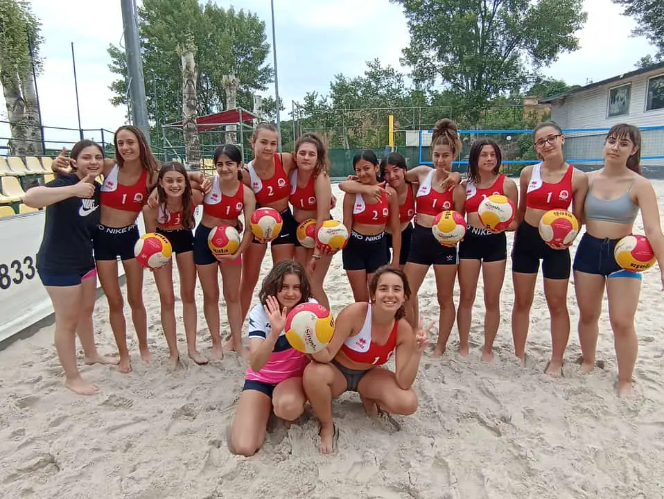 Όταν ο Αίολος Κατερίνης συνάντησε τους κορυφαίους Ολυμπιονίκες στο Beach Volley Όταν ο Αίολος Κατερίνης συνάντησε τους κορυφαίους Ολυμπιονίκες στο Beach Volley